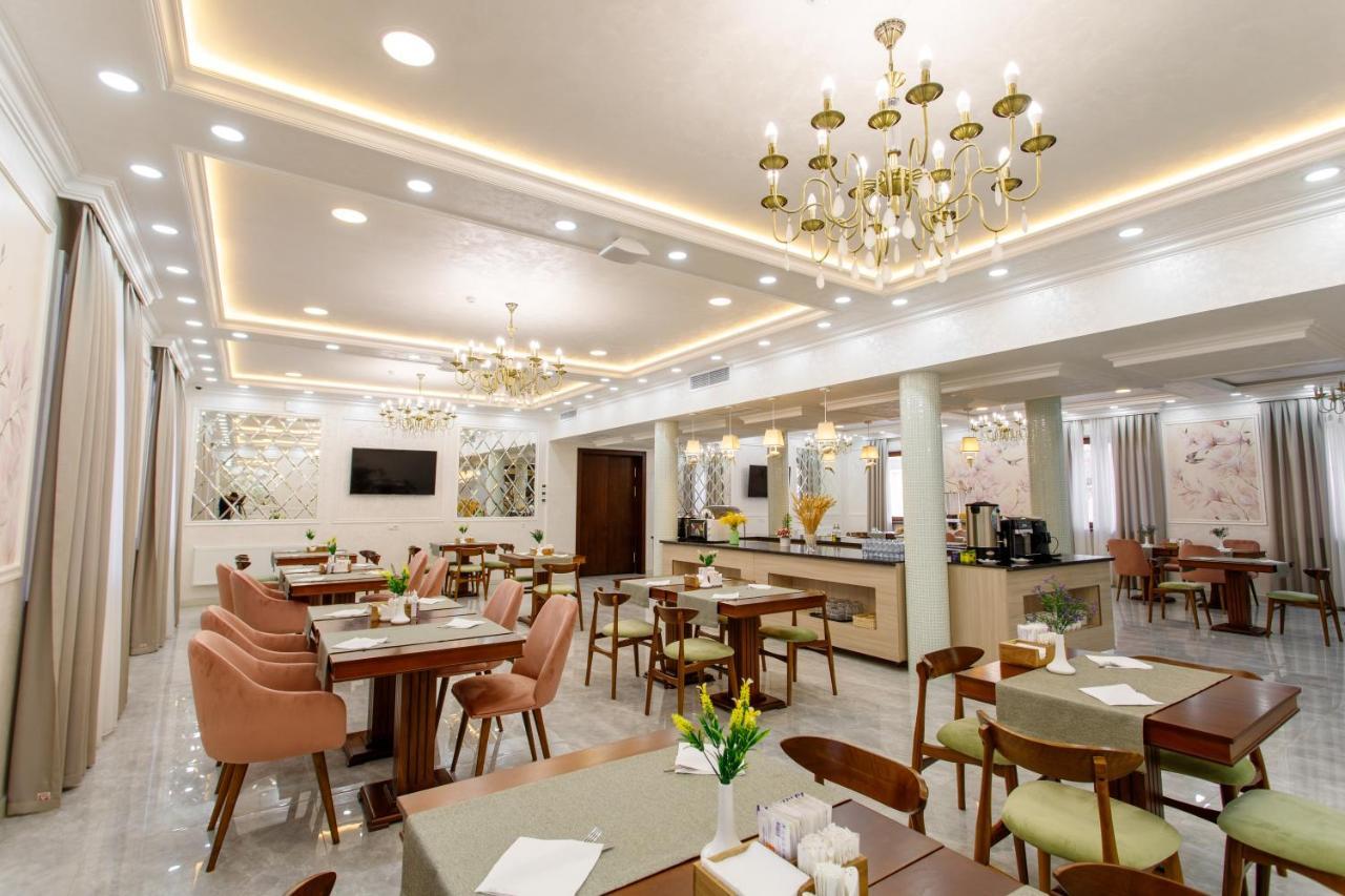 Navruz Hotel Tasjkent Exteriör bild